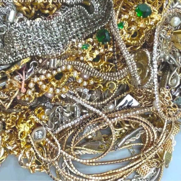 2 LBs Big Tangled Jewelry Lot!! tons, and tons of silver and gold chains - Picture 1 of 3